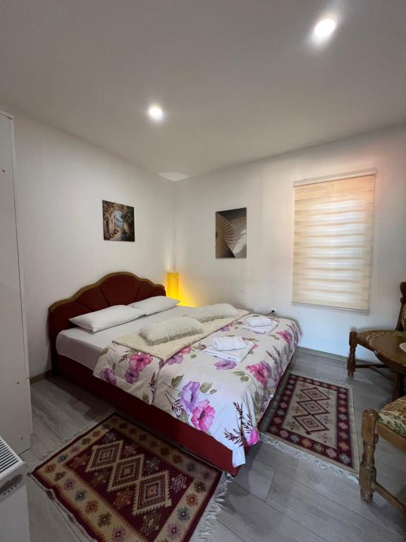 Giường trong phòng chung tại Apartman Orhan