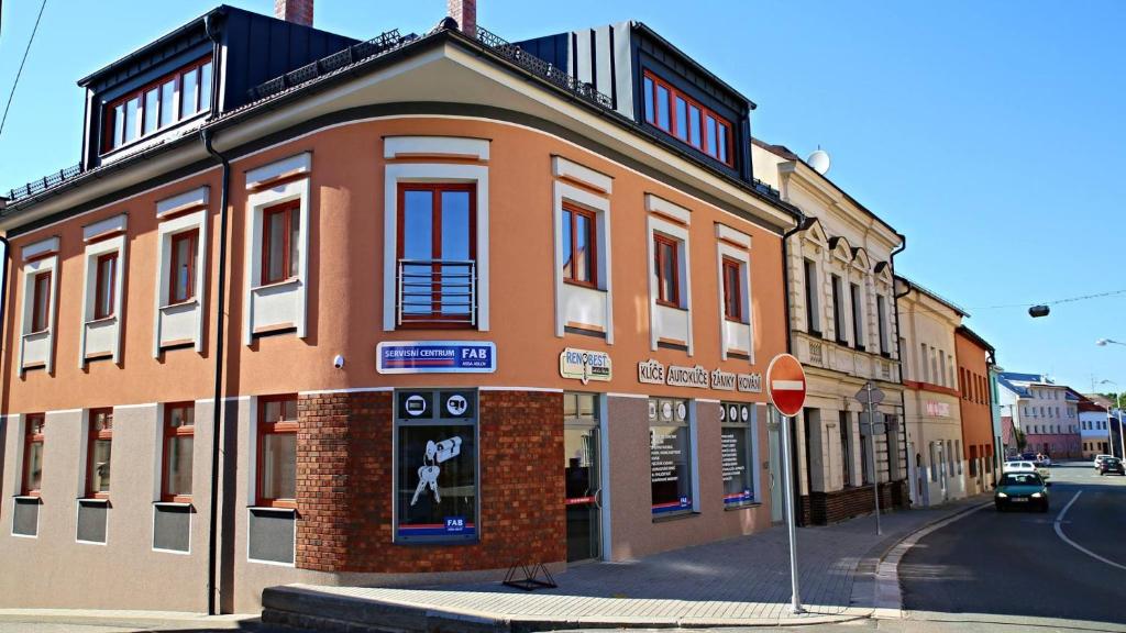 a building on the corner of a street with a stop sign at Apartmán U3 in Týniště nad Orlicí