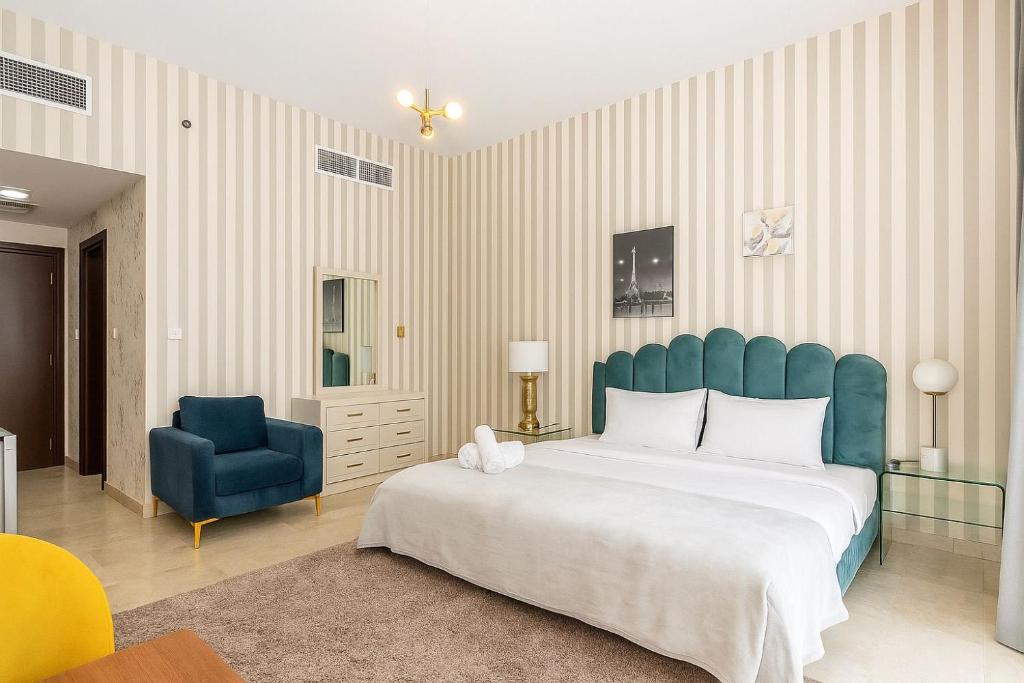Cloud 9 Room Marina