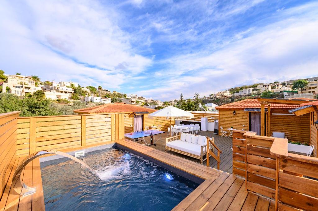 Bazén v ubytování מתחם אימפריאל nebo v jeho okolí