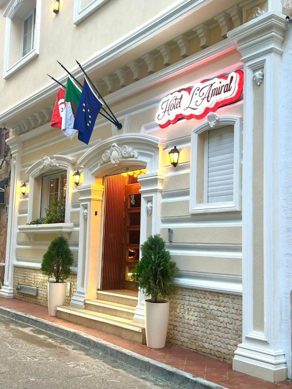 Το κτήριο όπου στεγάζεται το ξενοδοχείο