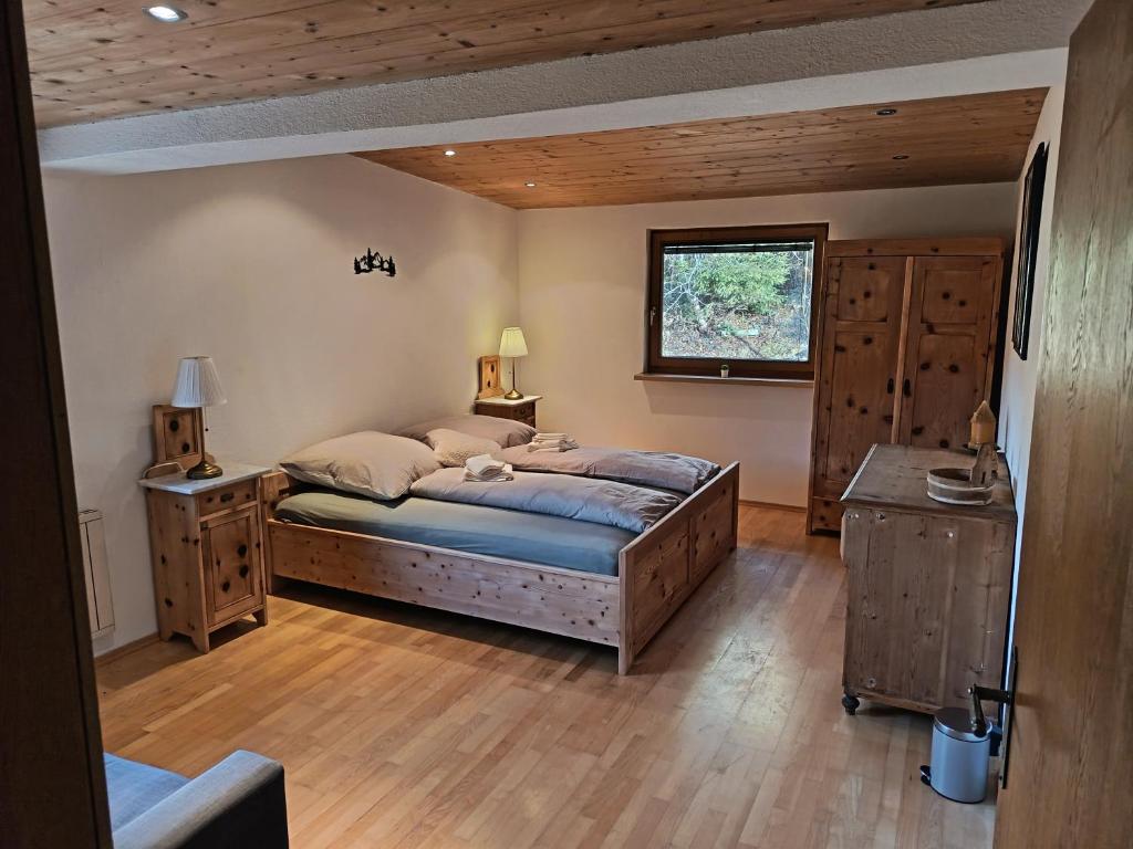 a bedroom with a bed and a window at Krumm und Schief Appartments in Brunau