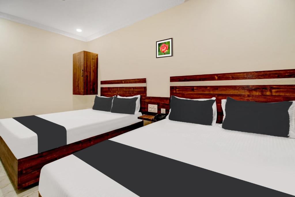 Giường trong phòng chung tại Hotel O Leela Elite