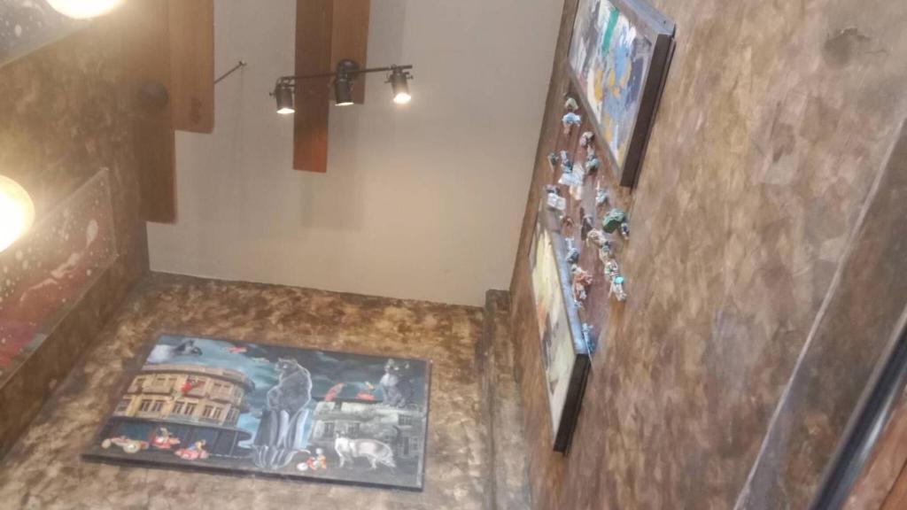 Et tv og/eller underholdning på Tim T Studio Art of living