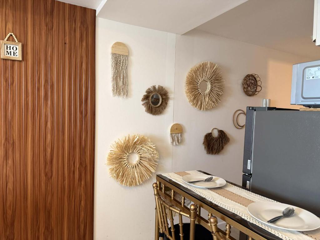 Η κουζίνα ή μικρή κουζίνα στο New Studio Boho Studio with PS4 & Balcony