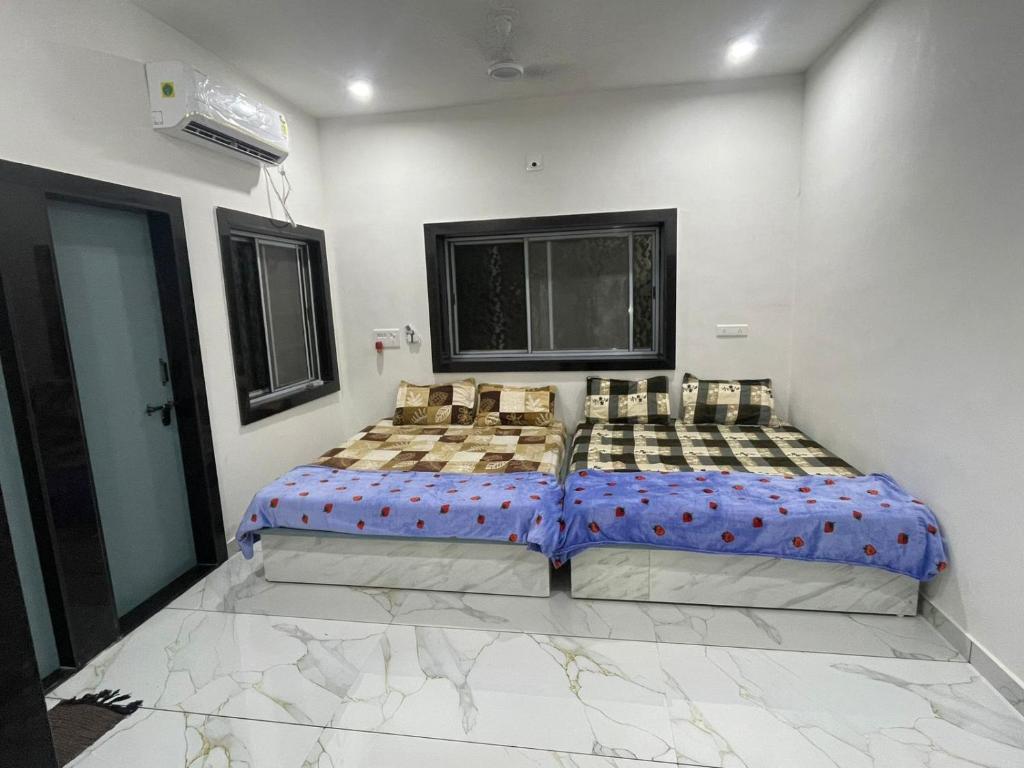 Postel nebo postele na pokoji v ubytování Jogi Homestay