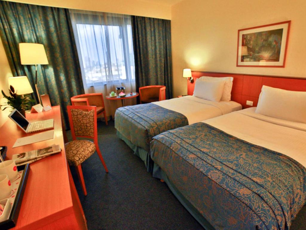 Postel nebo postele na pokoji v ubytování Lancaster Tamar Hotel- Hadath