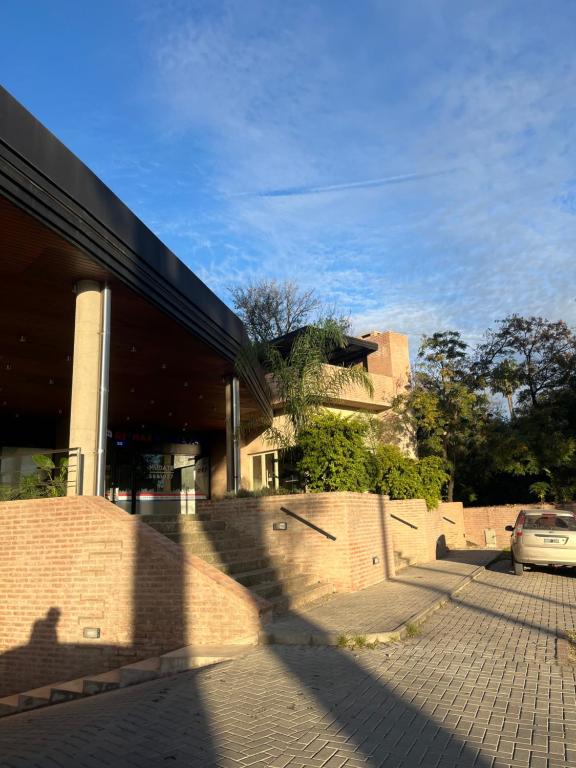 a building with a car parked in front of it at HABITACIÓN en VILLA ALLENDE, north green in Villa Allende