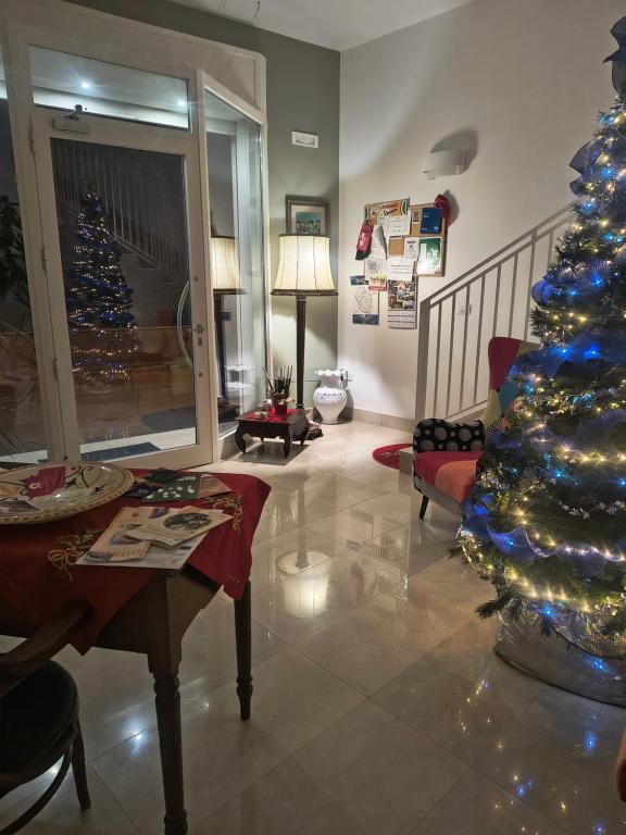 a living room with a christmas tree in the corner at Il Matino in Leverano