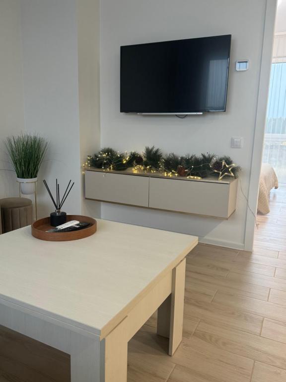 Et tv og/eller underholdning på Pool Resort Takas į jūrą Kunigiškės