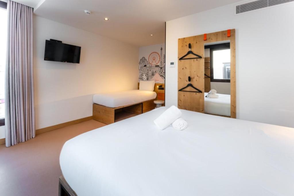 easyHotel Valencia Ciutat Vella - Standard Triple Room