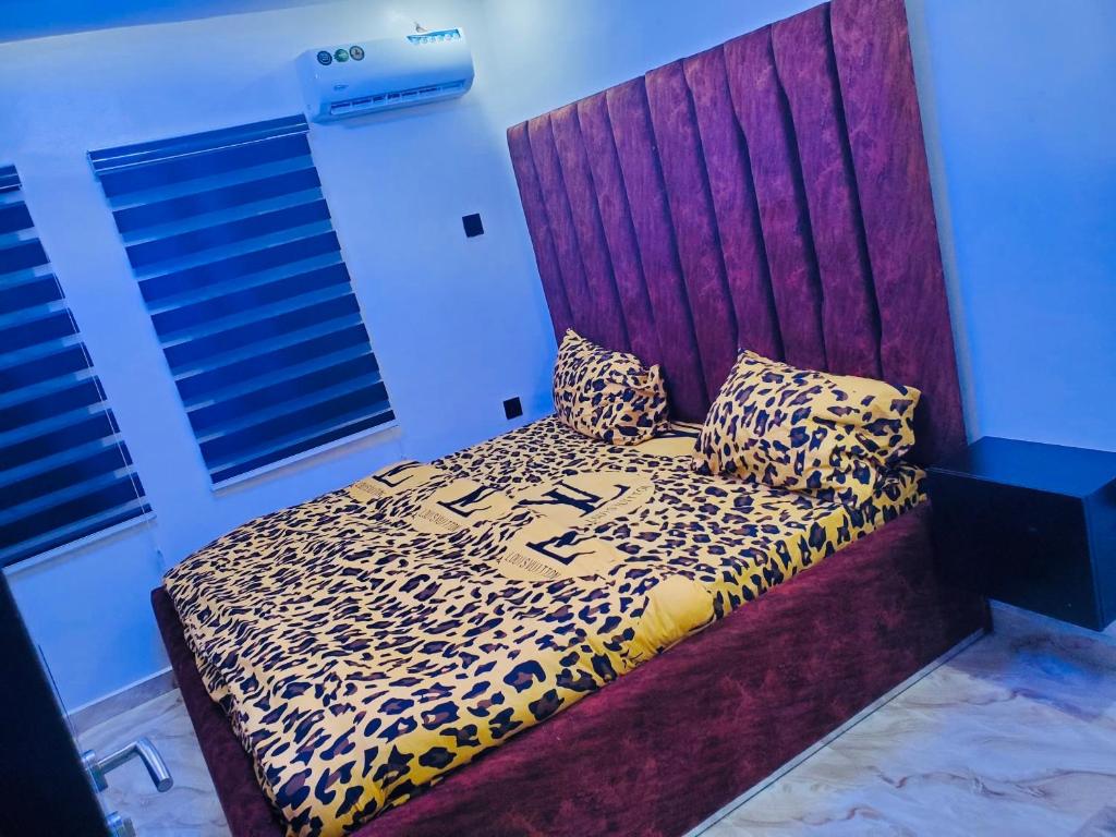 Giường trong phòng chung tại Onpoint luxury Apartment