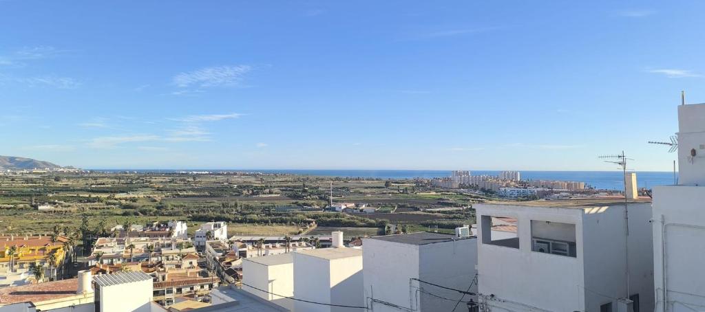 La Perla del Castillo, Camas King, Terraza, Vistas al Mar في سالوبرينيا: منظر المدينة من المبنى