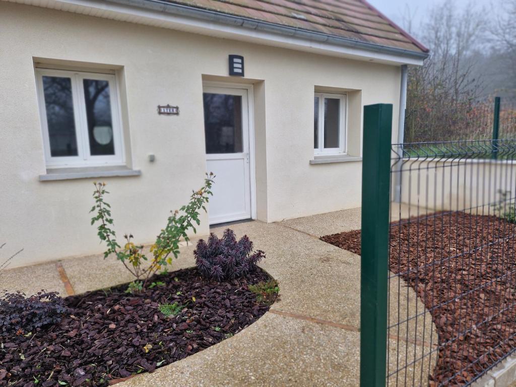 Το κτήριο όπου στεγάζεται  η παραθεριστική κατοικία