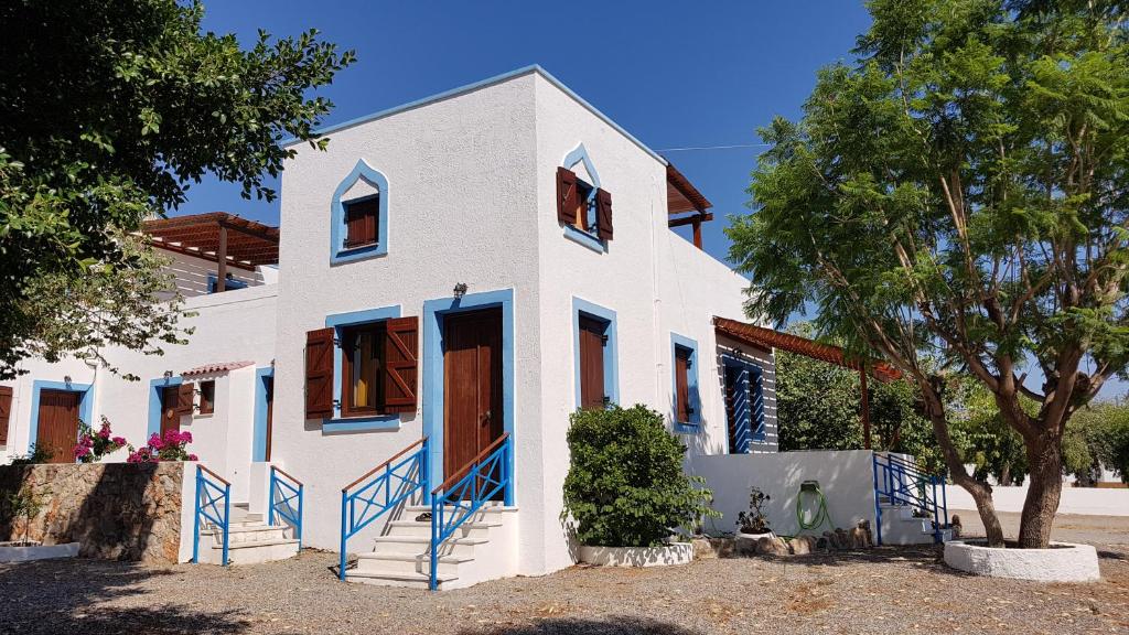 Το κτήριο όπου στεγάζεται  το ξενοδοχείο διαμερισμάτων