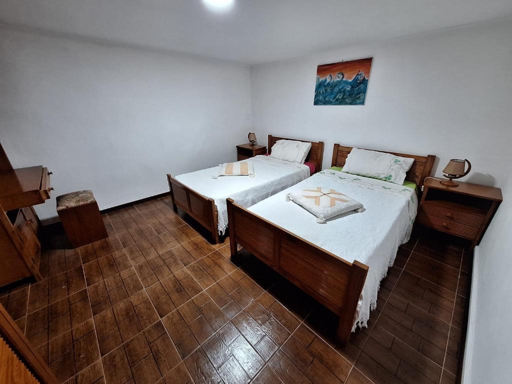 En eller flere senge i et værelse på Casa do Pai