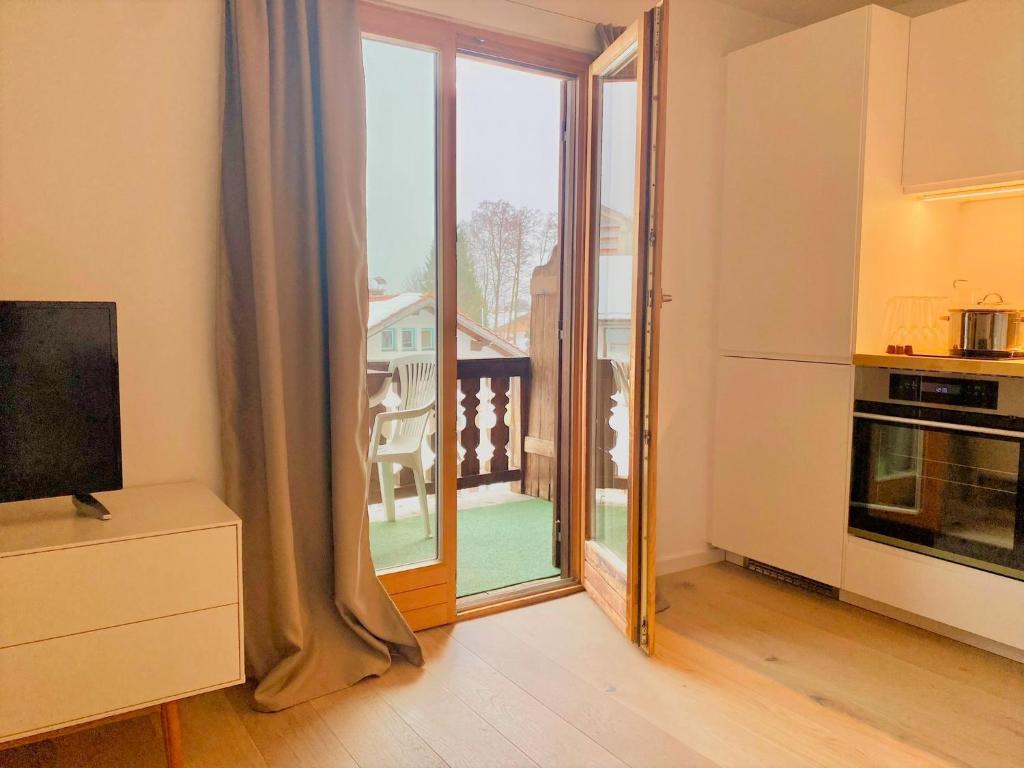 Kuchyň nebo kuchyňský kout v ubytování Feine FeWo im DG am Tegernsee