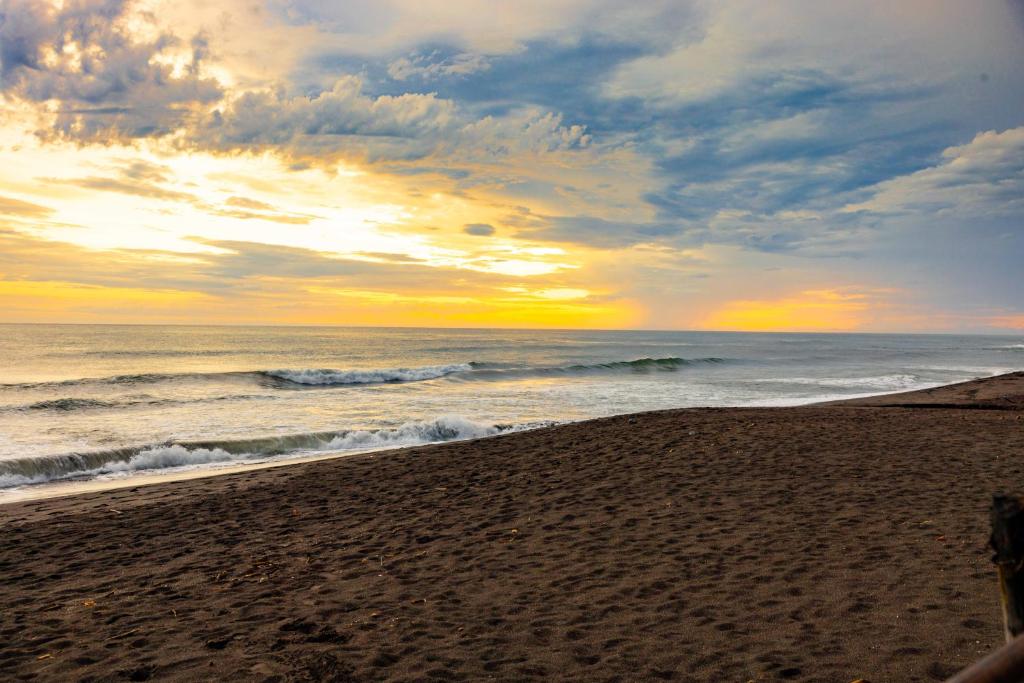 Afbeelding uit fotogalerij van Surf House Mizata in Santa María Mizata