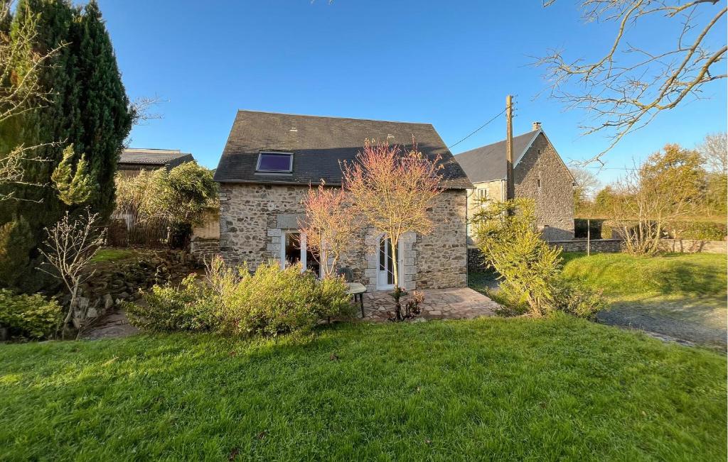 Zahrada ubytování 2 Bedroom Cozy Home In Heugueville-Sur-Sienne