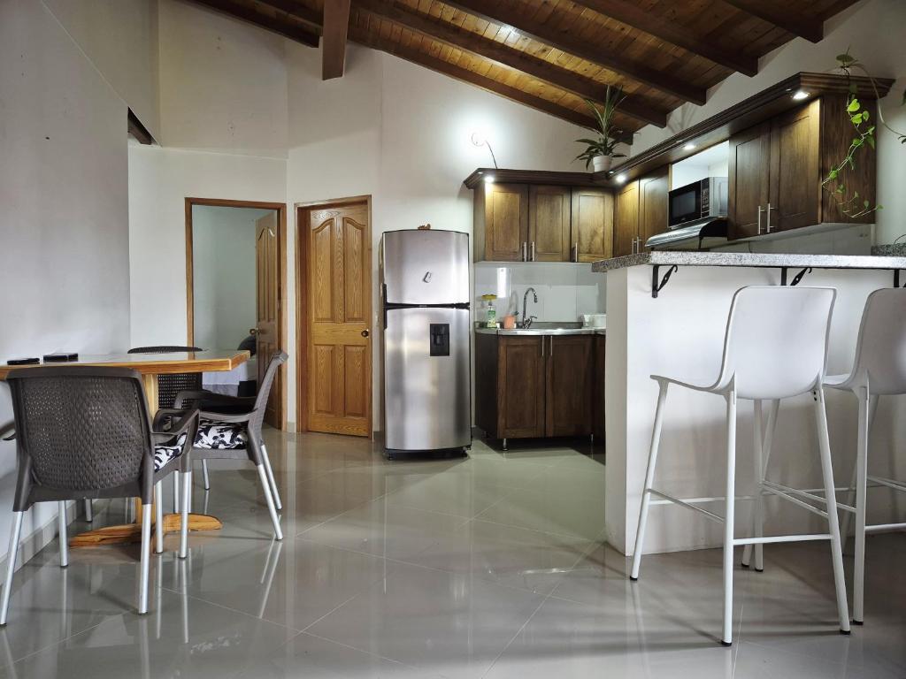 Kuchyň nebo kuchyňský kout v ubytování Apartamento céntrico en Guatapé - 2 habitaciones - 2 baños - Ideal familias