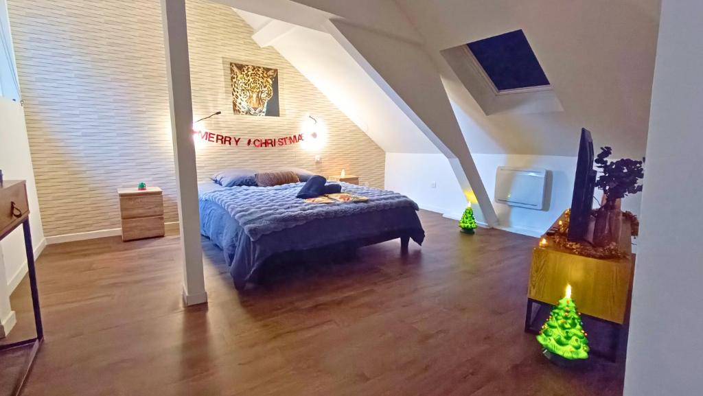 En eller flere senge i et værelse på Fibre Ultra-Rapide, Lit Queen Size, Cosy & Calme