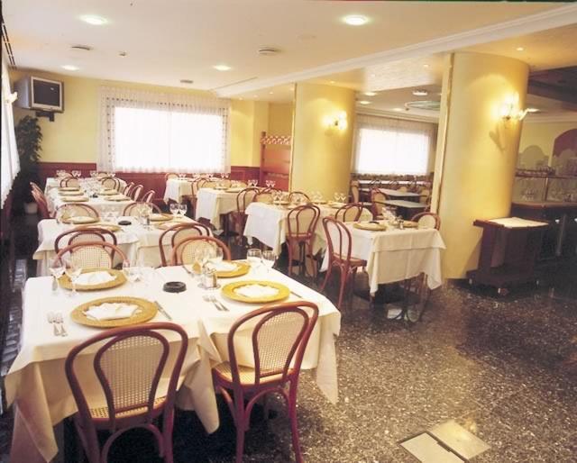 Restaurace v ubytování Hotel Serenella