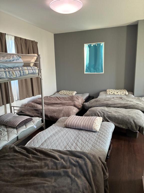 Postel nebo postele na pokoji v ubytování 智翔はうす 駐車場無料 民泊で女性家主滞在型 予約後はメール確認願います