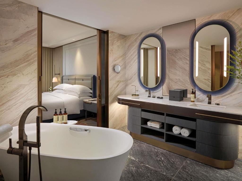 Suite Junior 1 Phòng Ngủ Giường King