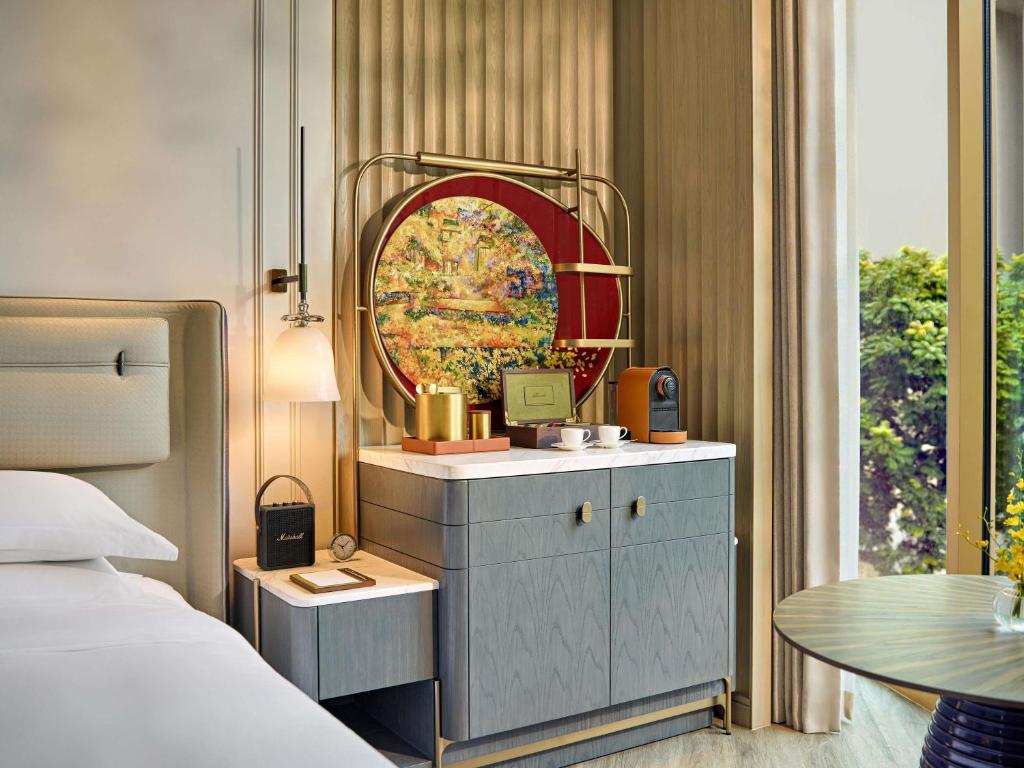 Fairmont Gold Room with Two Single Beds - High Floor with Lounge Access