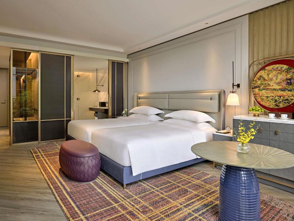 Fairmont Gold Room with Two Single Beds - High Floor with Lounge Access