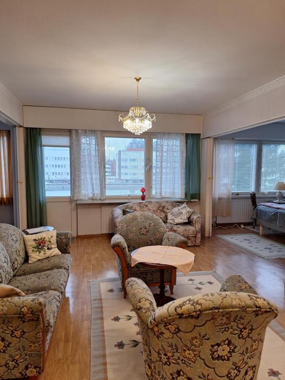 Posezení v ubytování Kauppatorin Helmi