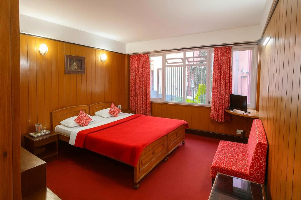 Giường trong phòng chung tại The Sambhu Heights - Deluxe Rooms - Free Wifi - Parking and Restaurant Facilites - Top Rated Hotel