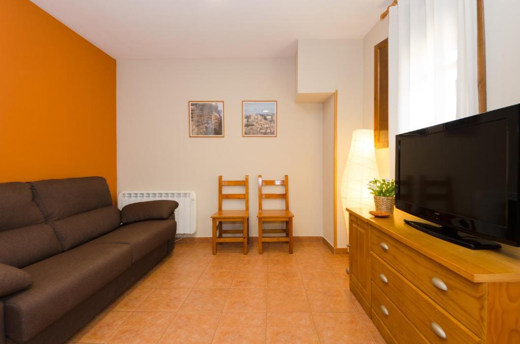 Una televisión o centro de entretenimiento en Apartamentos Casa Aurelia