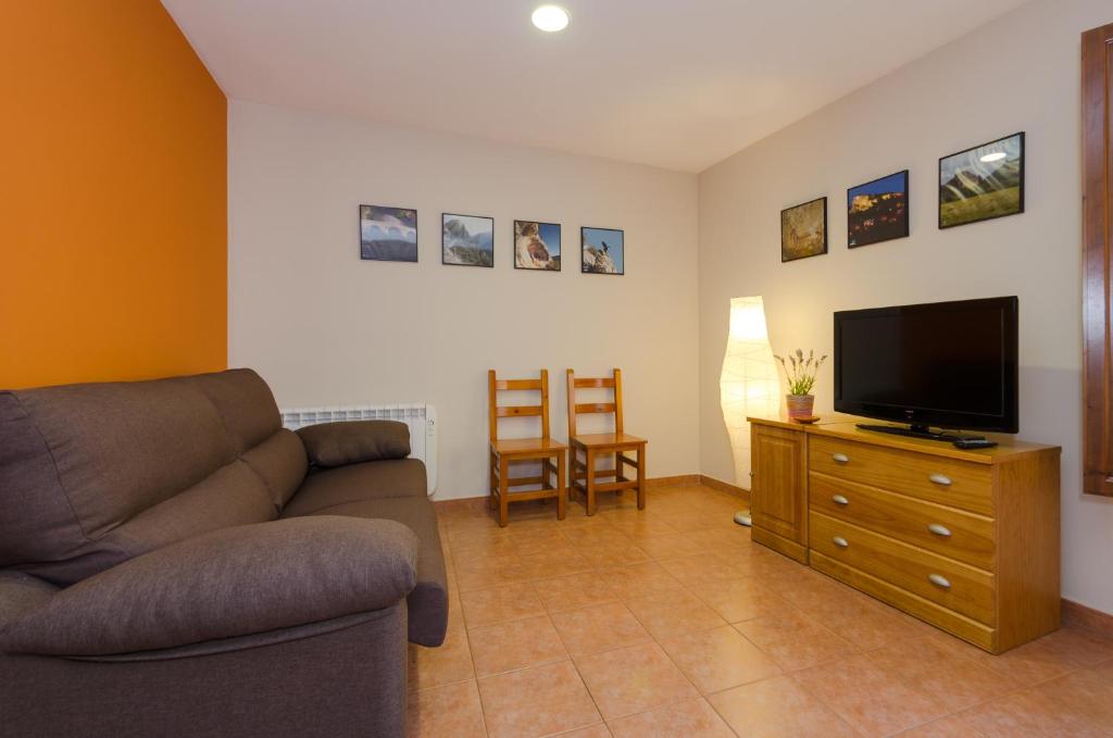 Una televisión o centro de entretenimiento en Apartamentos Casa Aurelia