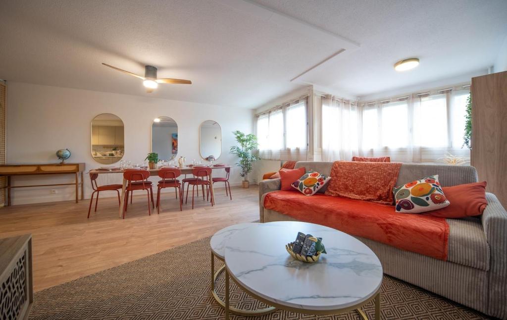 Khu vực ghế ngồi tại Le Cocon Terracotta