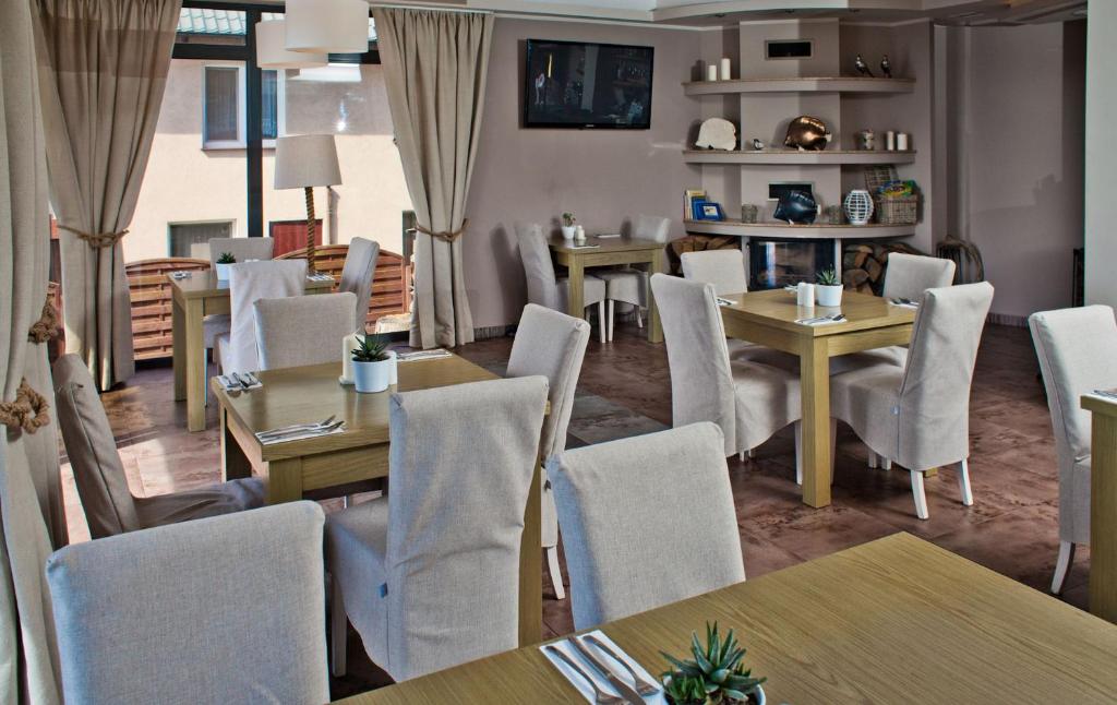 Posezení v ubytování Hotel 77 Restauracja Spa
