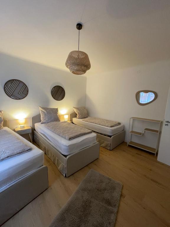 En eller flere senge i et værelse på Ferienwohnung Auszeit