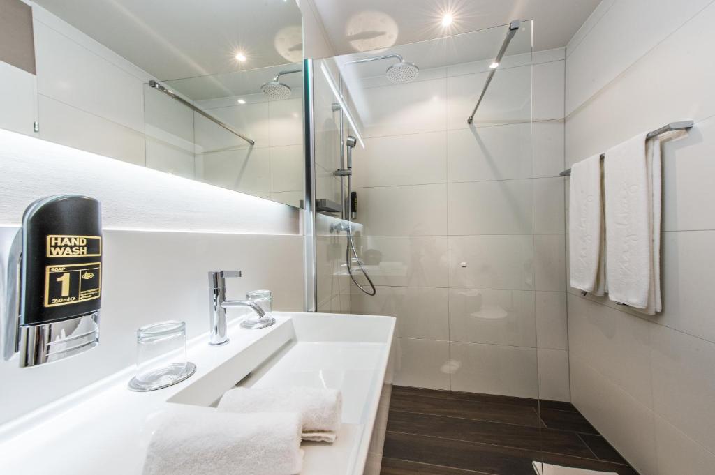 Ένα μπάνιο στο Hotel My Way Zürich Wallisellen