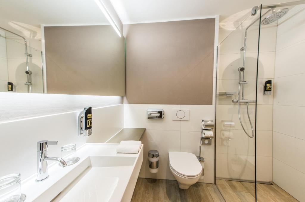 Ένα μπάνιο στο Hotel My Way Zürich Wallisellen