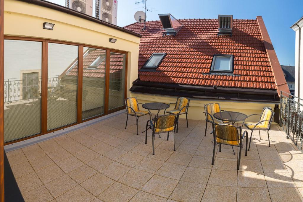 Balkón nebo terasa v ubytování Penzion Longus