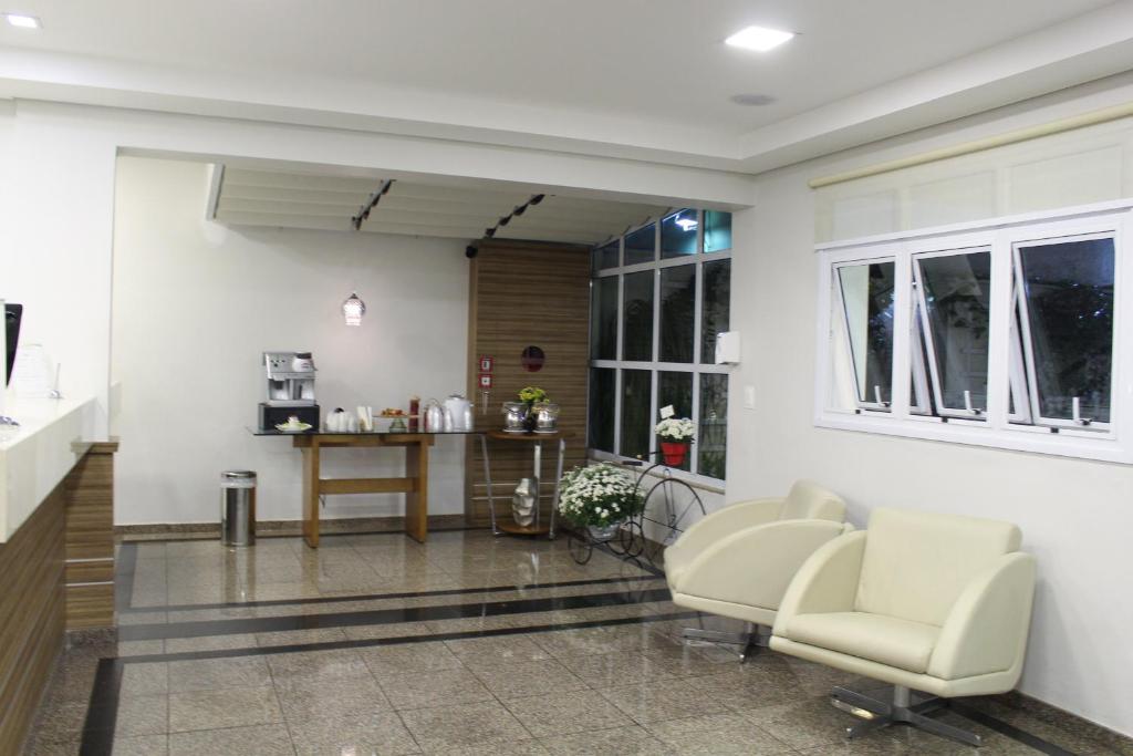  Summit Hotel Serra