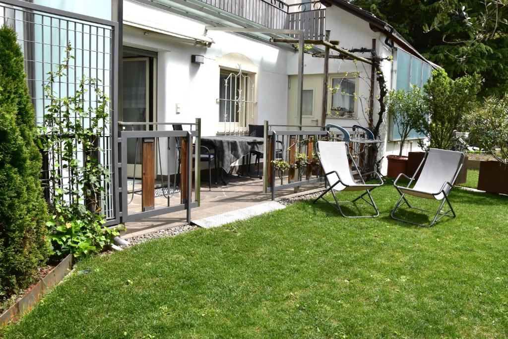 two chairs in the yard of a house at Ferienwohnungen Pircher in Rablà
