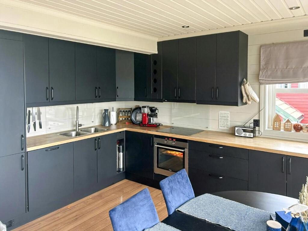 Nhà bếp/bếp nhỏ tại Cabin With Sea Views In Mjømna