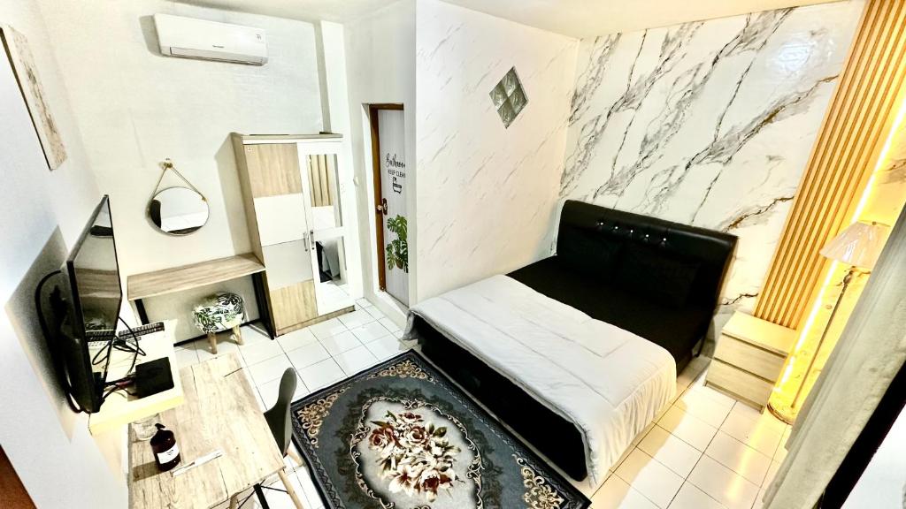 Khu vực ghế ngồi tại Roomate Inn Sky Garden