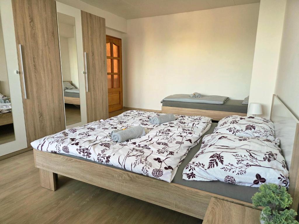 Giường trong phòng chung tại Apartment in center of Poděbrady