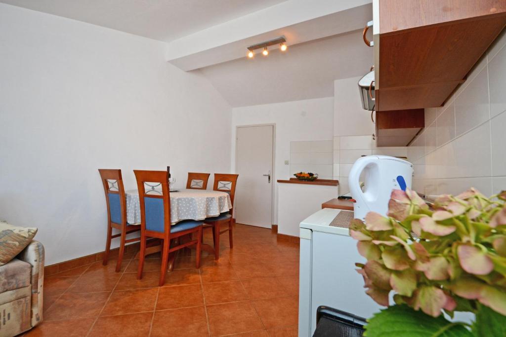 Kuchyň nebo kuchyňský kout v ubytování Apartment LILI