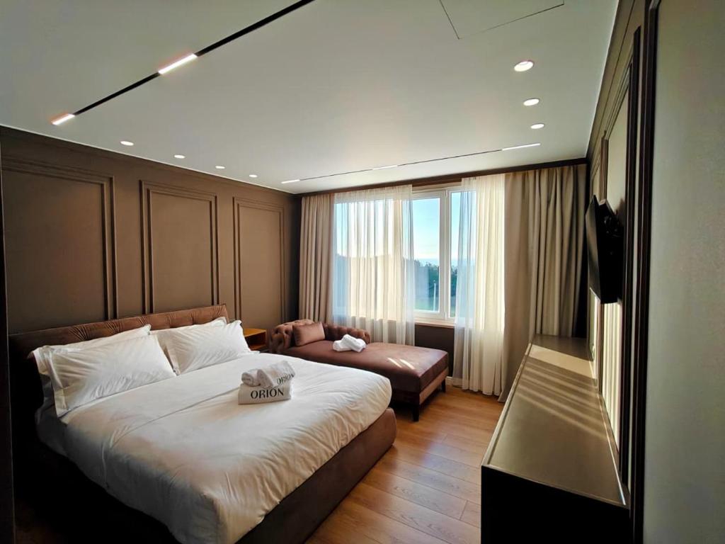 Кровать или кровати в номере Orion Palace Boutique Hotel
