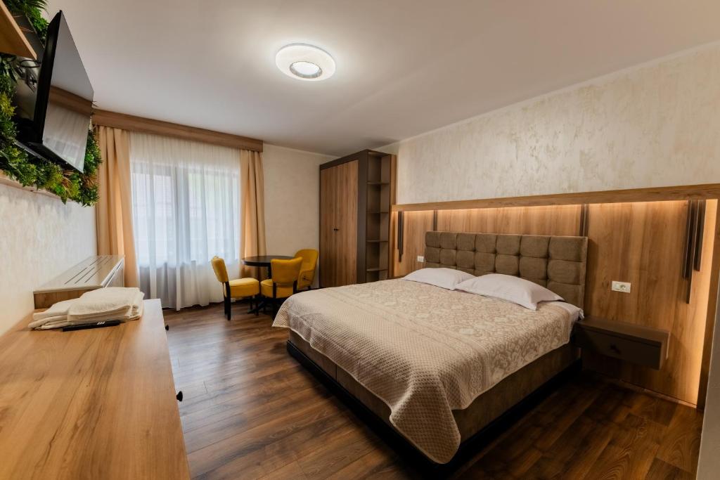 Foto dalla galleria di Popasul Vanatorului a Poiana Sabasa