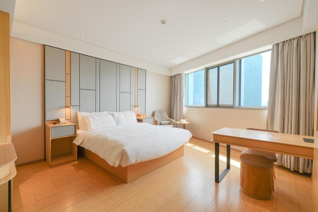 Giường trong phòng chung tại JI Hotel Suzhou South Renmin Road