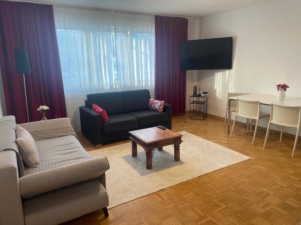 Μια τηλεόραση ή/και κέντρο ψυχαγωγίας στο Apartment 9 at Cologne Cathedral